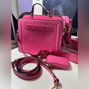 Steve Madden Bevelynn Cress pink Satchel
Crossbody Bag With Pouch. doble strap